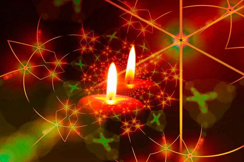 Velas de Natal simbolizando os votos de Daniel Bizon