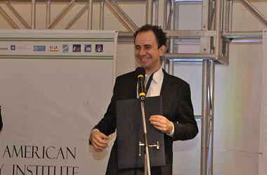 DANIEL BIZON NO EXTERIOR