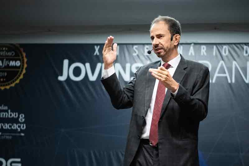 Daniel Bizon em sua palestra Liderança Vencedora: Construindo seu Próprio Caminho de Dentro para Fora Daniel Bizon em sua palestra Liderança Vencedora: Construindo seu Próprio Caminho de Dentro para Fora