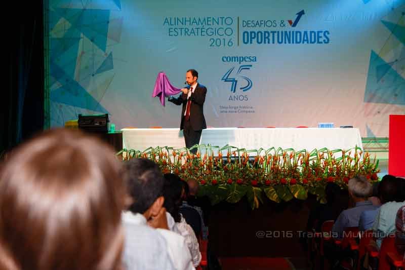 Evento da Compesa em Recife teve palestra com mágica Evento da Compesa em Recife teve palestra com mágica