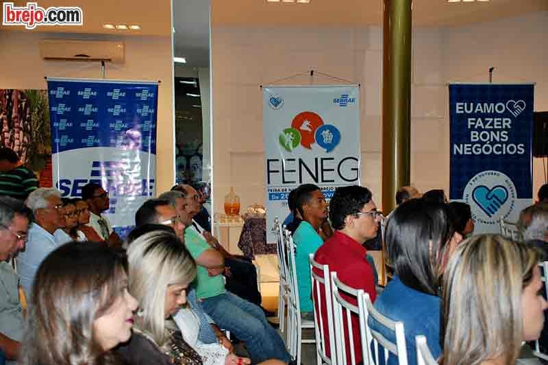 Público prestigia a palestra de Daniel Bizon Público prestigia a palestra de Daniel Bizon