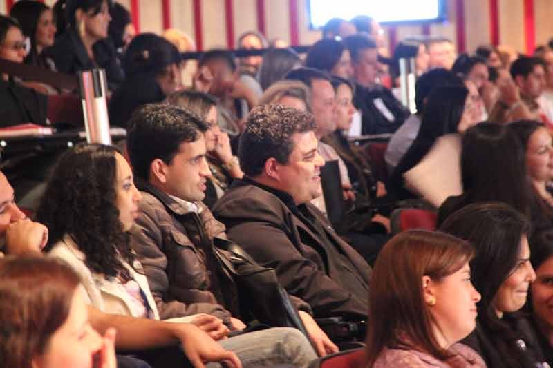 Grande público assistindo palestra com Daniel Bizon em BH Grande público assistindo palestra com Daniel Bizon em BH