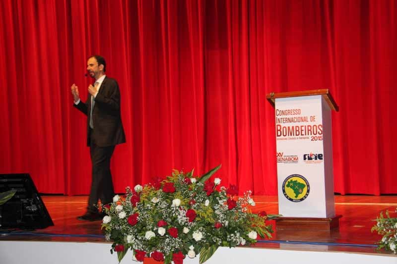 Daniel Bizon no palco do evento Senabom 2015 em Goiânia Daniel Bizon no palco do evento Senabom 2015 em Goiânia