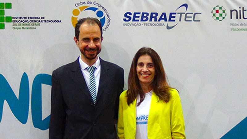 Palestrante Daniel Bizon com a Professora Cristina Janine Palestrante Daniel Bizon com a Professora Cristina Janine