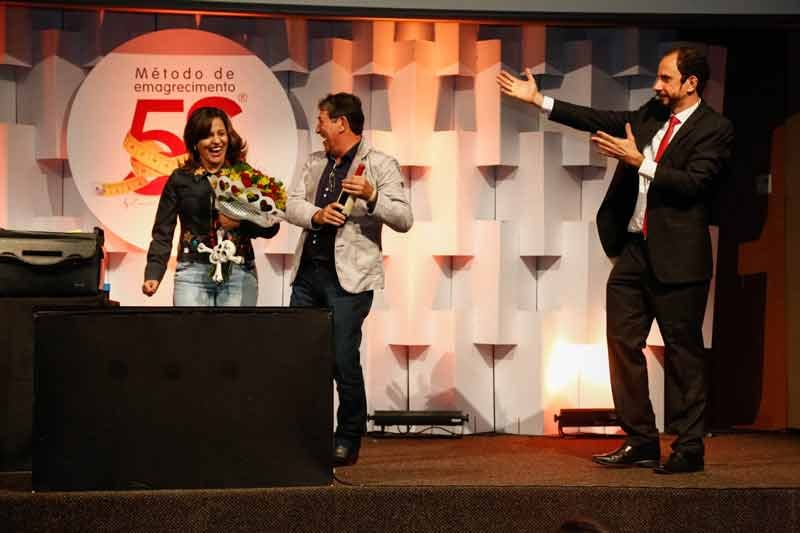 Daniel Bizon com convidados no palco no evento da Brands Daniel Bizon com convidados no palco no evento da Brands