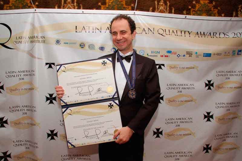 Palestrante Daniel Bizon recebe Prêmio em Buenos Aires Palestrante Daniel Bizon recebe Prêmio em Buenos Aires