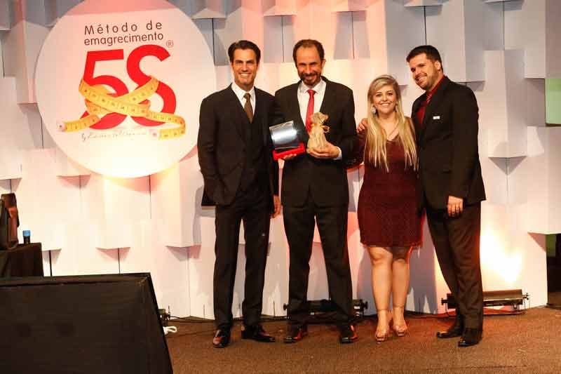 Daniel Bizon recebe homenagem no evento Brands em São Paulo Daniel Bizon recebe homenagem no evento Brands em São Paulo