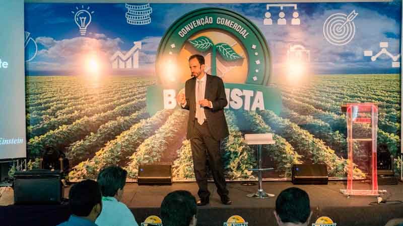 Na palestra motivacional de vendas Daniel Bizon explorou um conteúdo inovador Na palestra motivacional de vendas Daniel Bizon explorou um conteúdo inovador